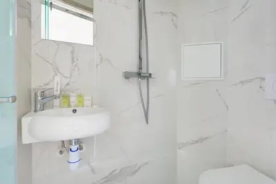 Salle de bains dans l'établissement Bluestay 295 - Studio Cozy à Paris 17