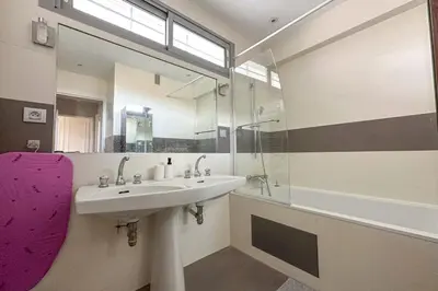 Salle de bains dans l'établissement Flexliving - room - Ternes