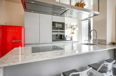 Cuisine ou kitchenette dans l'établissement Proche Paris - Le Moderne - 18MB