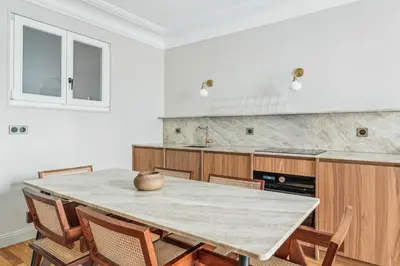 Cuisine ou kitchenette dans l'établissement Magnificent Flat - 2BR-6P - Champs Elysées
