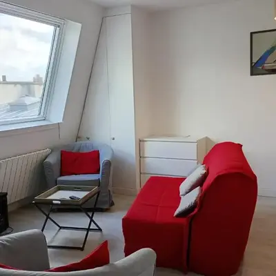 Charming 2 rooms in front of the Square Montholon