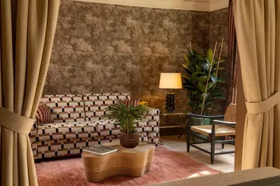 Coin salon dans l'établissement Hôtel Aubépine