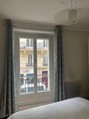 Un ou plusieurs lits dans un hébergement de l'établissement Cozy appartement near Opera and Galeries Lafayette Haussmann