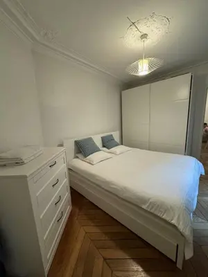 Un ou plusieurs lits dans un hébergement de l'établissement Cozy appartement near Opera and Galeries Lafayette Haussmann