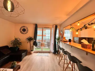Coin salon dans l'établissement Chic & Spacieux-Paris à porte-Au pied du Métro 14