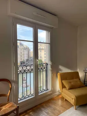 Coin salon dans l'établissement Appartement spacieux et lumineux - Canal Saint Martin