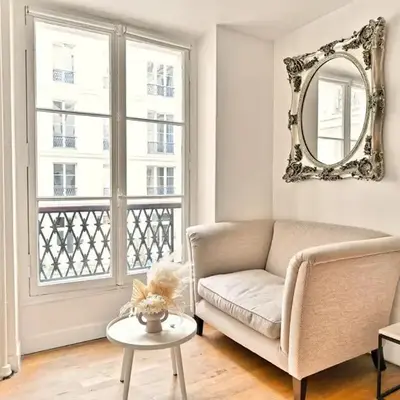 Pleasant Apartment Close to Galerie Lafayette - II