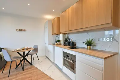 Cuisine ou kitchenette dans l'établissement Charming apartment Neuilly-sur-seine