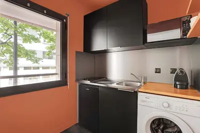 Cuisine ou kitchenette dans l'établissement Charmant studio 30 m2 proche Hôpital américain