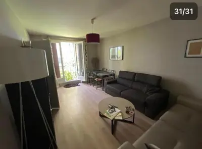 Coin salon dans l'établissement Luxueux pavillon grande suites familiales 4 Pax avec grand jardin et balcon