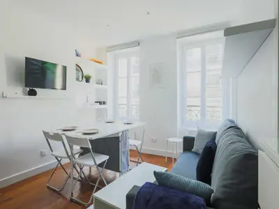 Télévision ou salle de divertissement dans l'établissement Charming apartment-1BR-3P-Ternes