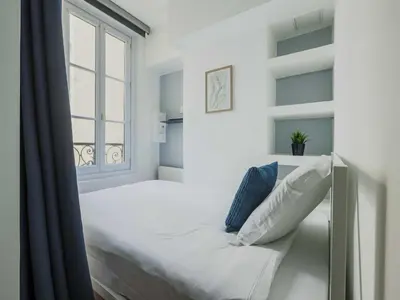 Un ou plusieurs lits dans un hébergement de l'établissement Charming apartment-1BR-3P-Ternes