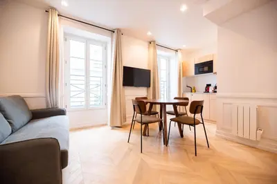 Télévision ou salle de divertissement dans l'établissement Lovely Flat in Austerlitz - Bastille