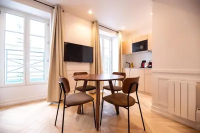 Télévision ou salle de divertissement dans l'établissement Lovely Flat in Austerlitz - Bastille