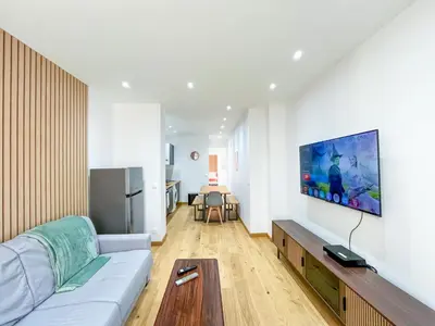 Télévision ou salle de divertissement dans l'établissement Urban Flat 198 - Townhouse Basfroi