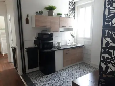Cuisine ou kitchenette dans l'établissement Vincennes - Parisian appartment