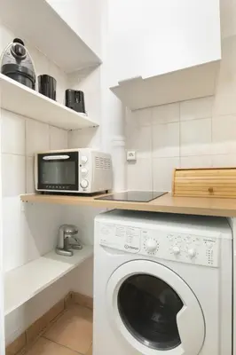 Cuisine ou kitchenette dans l'établissement Bright & Chic apartment Near Porte Maillot - 4P