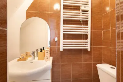 Salle de bains dans l'établissement Bright & Chic apartment Near Porte Maillot - 4P