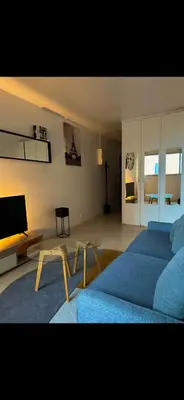 Télévision ou salle de divertissement dans l'établissement Beautiful Studio La Défense