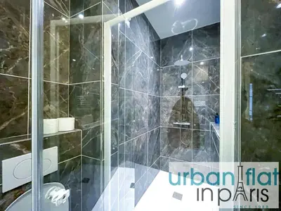 Salle de bains dans l'établissement Urban Flat 63 - 3 Bedrooms Flat Champs-Elysees Mermoz