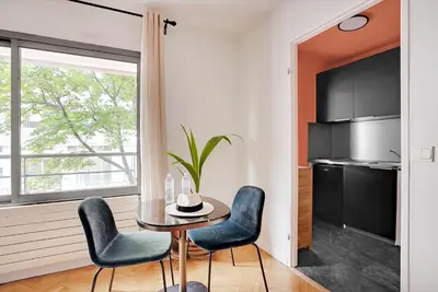Coin salon dans l'établissement Charmant studio au cœur de Levallois-Perret