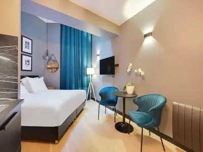 Télévision ou salle de divertissement dans l'établissement Charming studio -2P- Auteuil, cleaning included