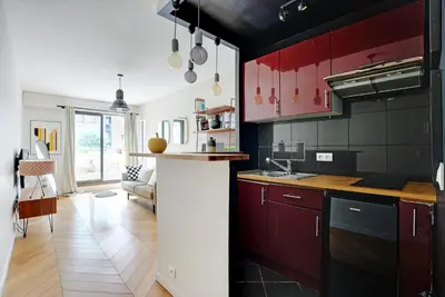 Cuisine ou kitchenette dans l'établissement Appartement spacieux avec terrasse proche hôpital américain