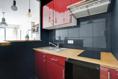 Cuisine ou kitchenette dans l'établissement Appartement spacieux avec terrasse proche hôpital américain