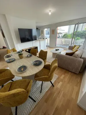 Coin salon dans l'établissement Superb 3 Bedroom near to Paris with Parking