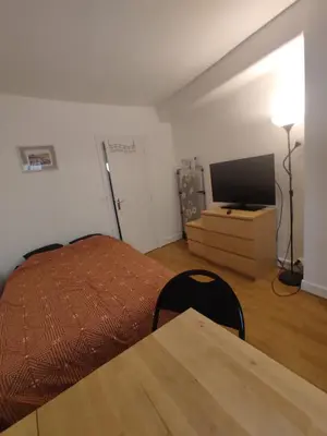 Télévision ou salle de divertissement dans l'établissement Toullier