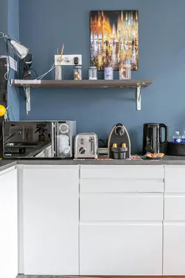 Cuisine ou kitchenette dans l'établissement Paris Rooftop Views Cosy 2 Bedroom Stay Central