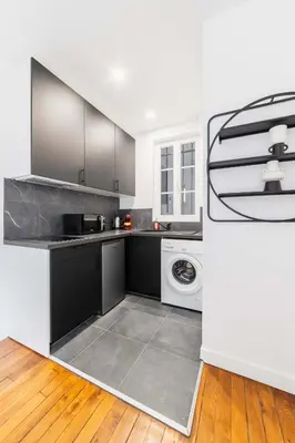 Cuisine ou kitchenette dans l'établissement Studio refait a neuf proche Metro - Paris 19 - 2P
