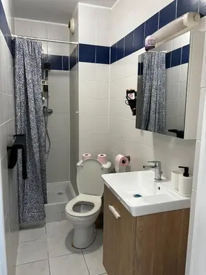 Salle de bains dans l'établissement Studio cosy avec vidéoprojecteur, à 100m du métro