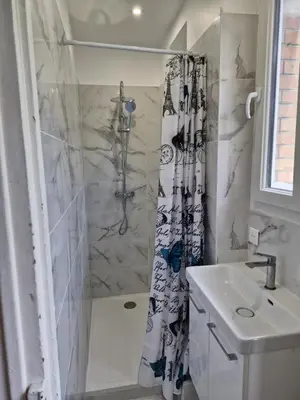 Salle de bains dans l'établissement Bobillot 13e