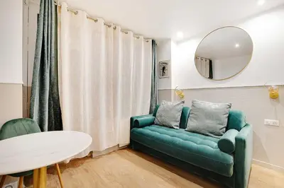Coin salon dans l'établissement Comfort apartment 1BD-4P with AC - Near Montmartre