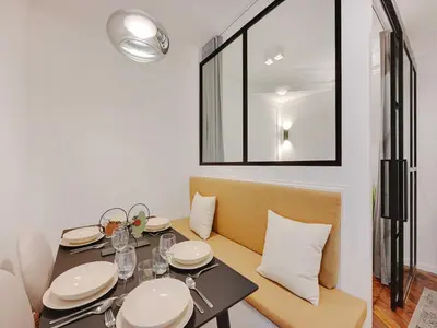 Coin salon dans l'établissement Charming apartment - 2BR 6P - Gare Saint-Lazare