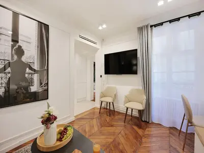 Télévision ou salle de divertissement dans l'établissement Charming apartment - 2BR 6P - Gare Saint-Lazare