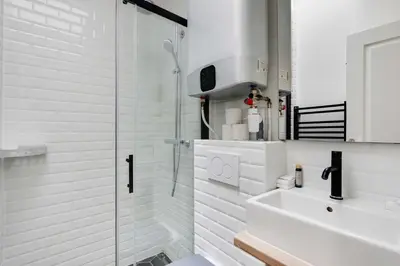Salle de bains dans l'établissement Charming appt - 1BD-2P - Near Canal Saint Martin