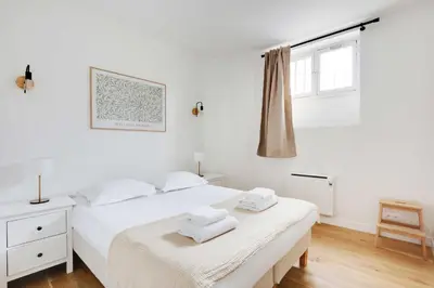Un ou plusieurs lits dans un hébergement de l'établissement Charming appt - 1BD-2P - Near Canal Saint Martin