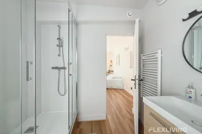 Salle de bains dans l'établissement Charming 21m Studio in Paris 20 with shared terrace