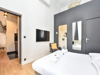 Un ou plusieurs lits dans un hébergement de l'établissement Charming apartment - 2BR 7P - Arc de Triomphe