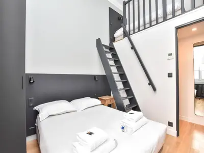Un ou plusieurs lits dans un hébergement de l'établissement Charming apartment - 2BR 7P - Arc de Triomphe