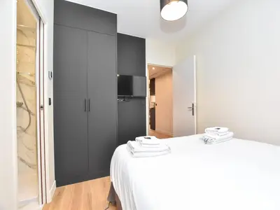 Un ou plusieurs lits dans un hébergement de l'établissement Authentic apartment - 2BR 6P - near Opéra Garnier