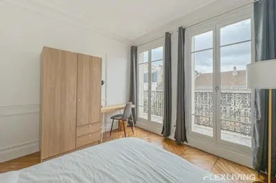 Un ou plusieurs lits dans un hébergement de l'établissement Spacious 3-bedroom apartment in Paris 14 - Alésia