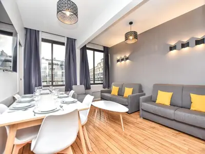 Coin salon dans l'établissement Authentic apartment - 2BR 8P - near Opéra Garnier