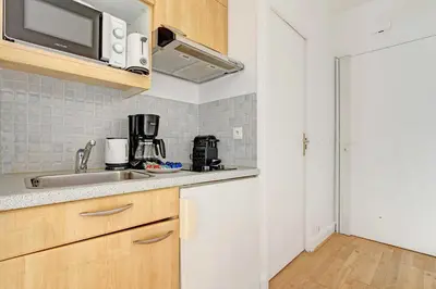 Cuisine ou kitchenette dans l'établissement Charming studio - 2P- Saint Honore