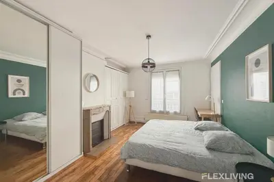 Un ou plusieurs lits dans un hébergement de l'établissement Charming Room in shared 2-Bedroom Apartment in Paris 5