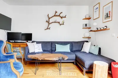 Télévision ou salle de divertissement dans l'établissement Appartement Prestigieux rue Faubourg Saint-Honore