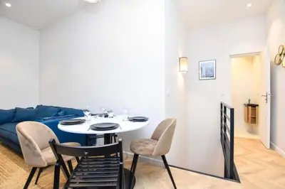 Coin salon dans l'établissement Central Apartement 6p L004