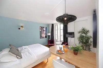 Un ou plusieurs lits dans un hébergement de l'établissement 402 - Studio elegant et confortable a Paris 5